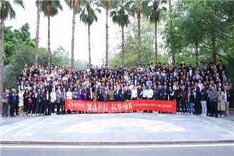 把员工当作企业宝贵的财富，企业文化以人为本，注重员工的成长和发展