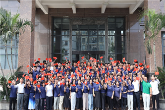 把员工当作企业宝贵的财富，企业文化以人为本，注重员工的成长和发展