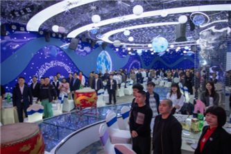 把员工当作企业宝贵的财富，企业文化以人为本，注重员工的成长和发展