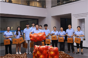 把员工当作企业宝贵的财富，企业文化以人为本，注重员工的成长和发展